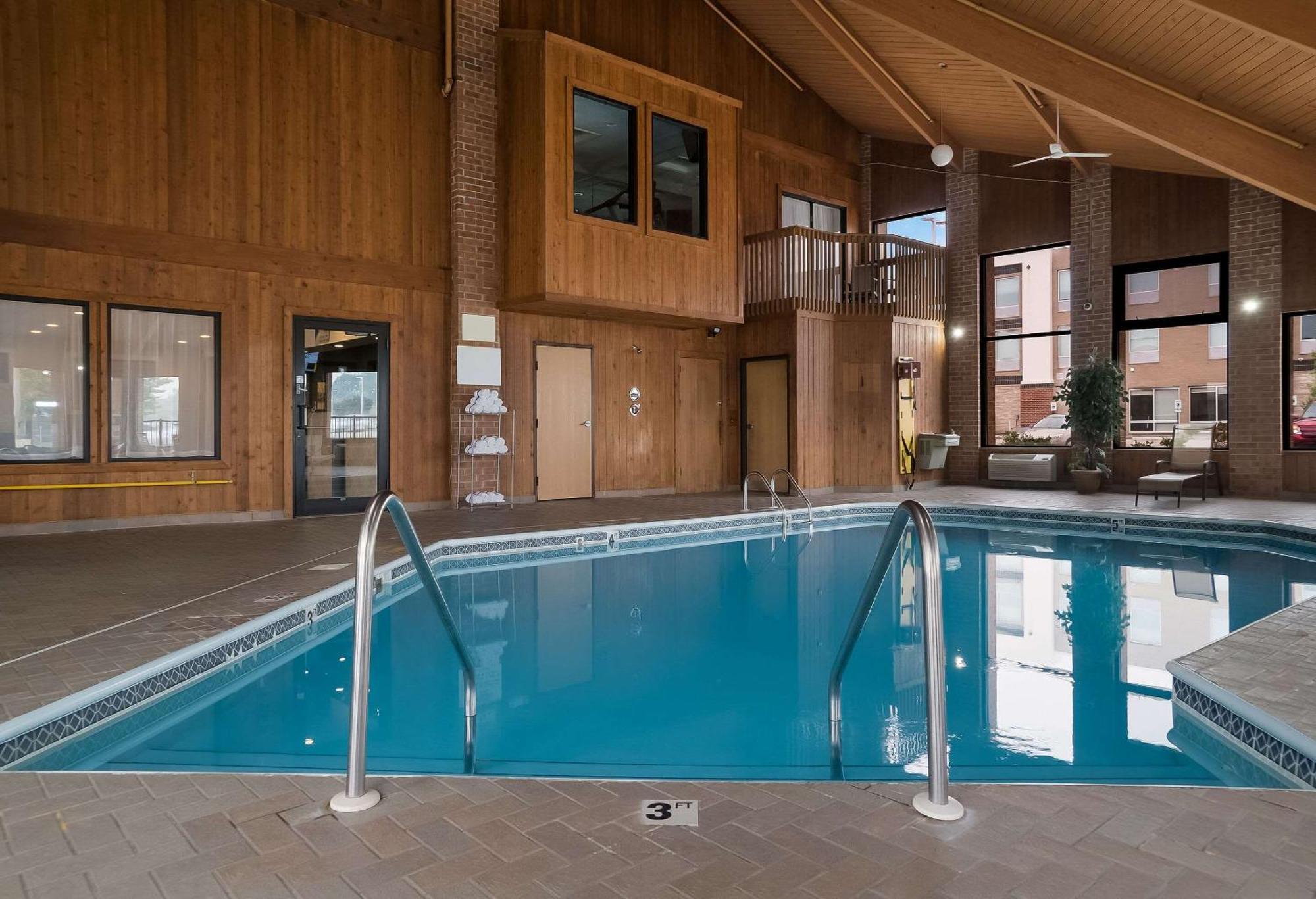 Quality Inn Grand Blanc - Flint South Exteriér fotografie